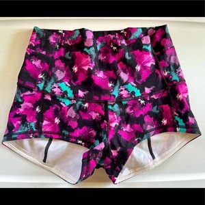 NWOT- Lululemon Shorties Size 8-